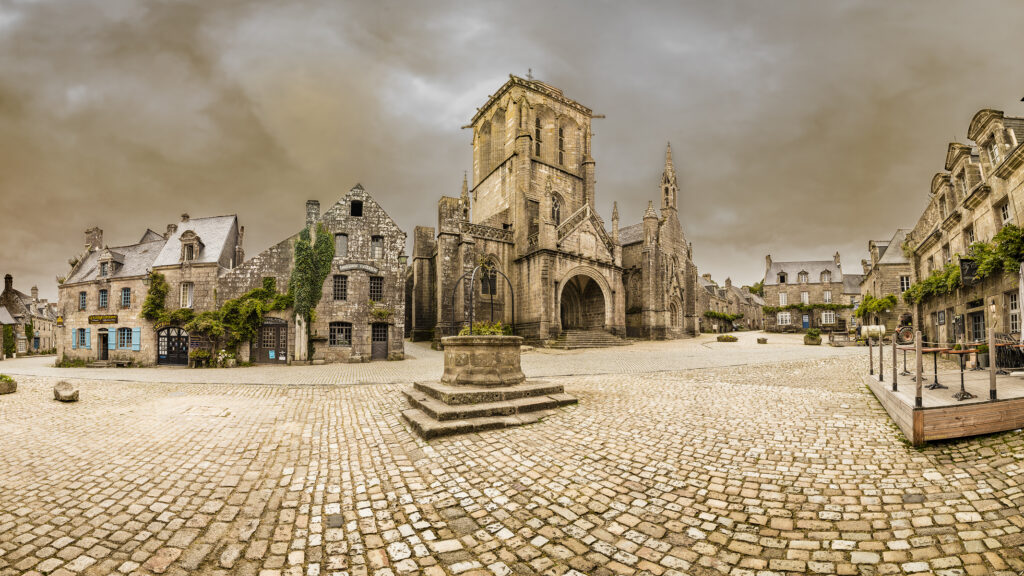 Locronan, l’un des plus beaux villages de Bretagne : que découvrir en 48h ? place de l